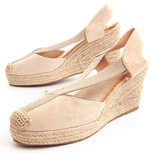 Esparto-Grass Wedge für Damen. Bequemer Sitz. Gepolsterte Einlegesohle. Rutschfeste Sohle. Verstärkte Nähte. Von anderen Marken für unsere Marke hergestellt. Ungefährer Maß: 8 cm Keil und 2 cm Plateau.