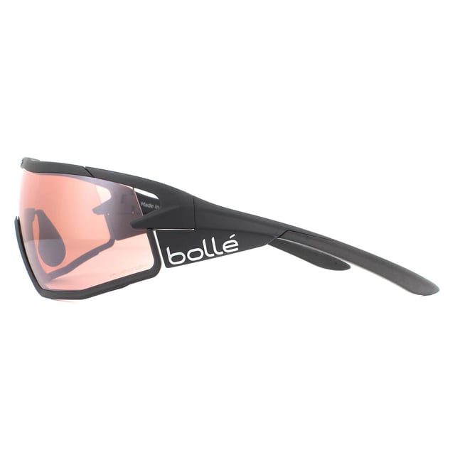 Las Gafas de Sol Bolle B-Rock Pro 12627 Matte Black Phantom Vermillon Gun Photochromic son un marco deportivo estilo visera de gran tamaño con montura completa y un amplio campo de visión. El tratamiento anti-vaho, antiarañazos y oleofóbico hace que las lentes sean claras y duraderas. Esta versión profesional también incluye protección lateral.