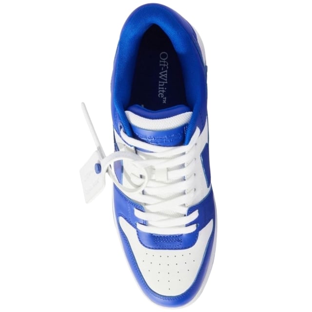 Eleve su estilo de calle con las zapatillas de cuero azul blanquecinas fuera de la oficina. Estas elegantes zapatillas cuentan con un logotipo sutil, agregando un toque de lujo a su aspecto diario. Hecho a mano de cuero de alta calidad, estos zapatos ofrecen estilo y comodidad. Perfecto para cualquier individuo de moda. Zapatilla de deporte de cuero, Fuera de encaje de estilo de oficina, etiqueta blanca blanca, 100% de cuero, logotipo azul OMIA189F23Lea0040169