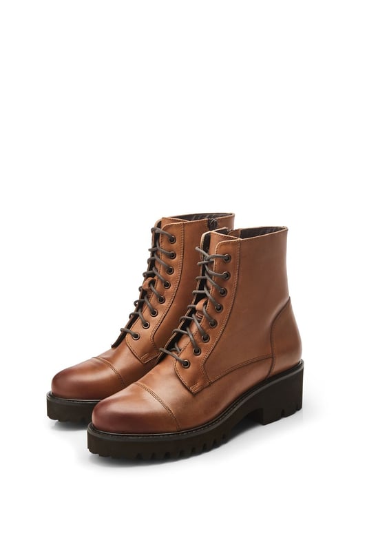 Add Aristea to your boot collection. Featuring a chunky cleated sole to add height and grip, fusing fashion with function for the ultimate wear. The faux fur lining and soft leather sock ensures the boot feels as good as it looks.