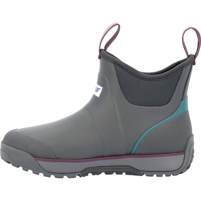 The ADB ICE was designed to work on wet ice while simultaneously being able to transition to other wet surfaces. This new boot features Glacier Trek Pro, our proprietary ice gripping compound paired with an SRC rated slip-resistant rubber.