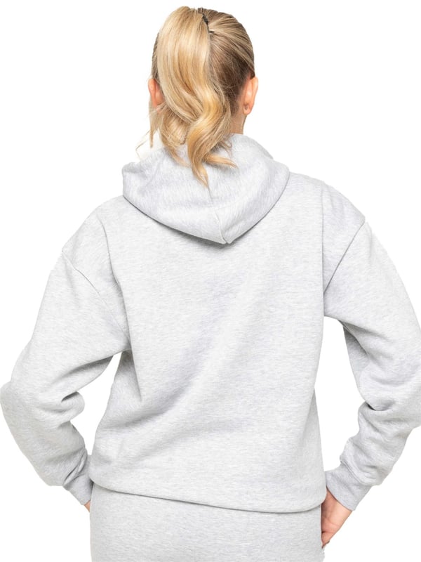 Este sudadera con capucha tipo pullover de Enzo cuenta con mangas extendidas y bolsillos prácticos para asegurar tu calidez y comodidad. Perfecta tanto para ocasiones informales como profesionales, esta sudadera espaciosa ofrece amplia cobertura para tu cuerpo. Este esencial de gran tamaño y forrado de felpa se completa con un diseño tipo pullover, puños ajustados y una capucha para un toque de sofisticación. Además, es fácilmente lavable a máquina para tu conveniencia.