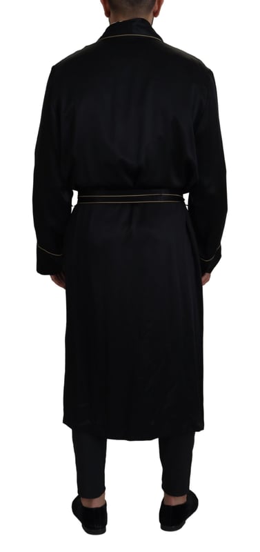 100% silk material for ultimate comfort and luxury
  Shawl lapels and belt for a classic dressing gown look
  Elegant black color adds sophistication
  Logo details showcase the brands iconic style
  Made in Italy for exceptional quality
Material: 100% Silk