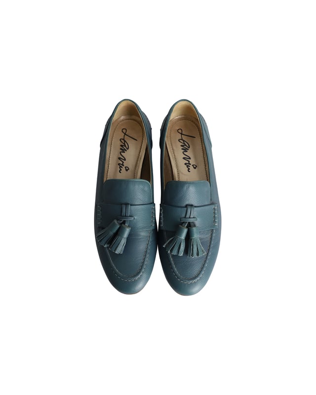 VINTAGE, RRP AS NEW
The Lanvin Tassel Loafers combine sophisticated style with casual comfort in signature blue leather. Add them to your collection of chic loafers and high heels.

Lanvin Tassel Loafers in Blue Leather
Material: Leather
Size: EU37.5
Condition: Very good
Sign of wear: Moderate wear on soles and insoles; Minor creasing on vamps
SKU: 292227