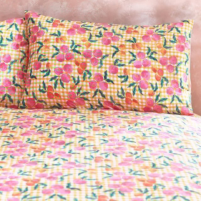 Make a statement with the Juicy duvet set. Featuring juicy peaches on a gingham base. The colour continues to the reverse with pink and yellow gingham design so you can switch the look when you need to.