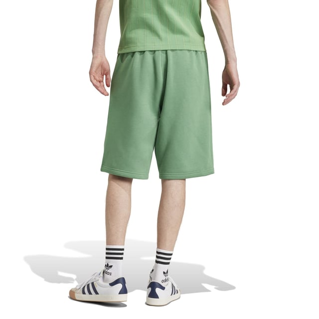 Mens adidas Originals Trefoil Essentials Shorts in preloved green.Going beyond basic  these adidas shorts are built for everyday comfort. The cotton-fleece blend is easy to wear  and zippered pockets stash the essentials so you can keep living life on the go. The versatile design is ready to pair with anything from a tee to a sweatshirt. However you wear them  these shorts will become the pair you reach for time and again.- Simple shorts destined to become a favourite top-drawer choice.- Regular fit- Drawcord on elastic waist- 70% cotton  30% polyester (recycled)- Side zip pockets- Ref: IU2355
