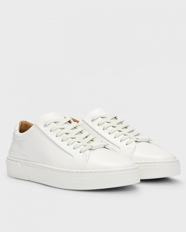 Elevated Italian-made trainers by BOSS. Featuring a branded lace loop and signature eyelets, this low-top pair is crafted in smooth leather.

Laces
Fully lined
Packaging: Box

100% Yak, 100% Cow skin, 60% Polyester, 40% Polyurethane, Sole: 100% Rubber, Upper material: 100% Cow skin, Innersole: 100% Calfskin
 
50536841
 
