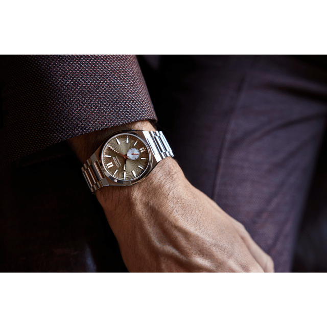 This Citizen Tsuyosa Analogue Watch for Men is the perfect timepiece to wear or to gift. It's Silver 40 mm Round case combined with the comfortable Silver Stainless steel watch band will ensure you enjoy this stunning timepiece without any compromise. Operated by a high quality Automatic movement and water resistant to 5 bars, your watch will keep ticking. The "Tsuyosa" Small Second Automatic brings ultramodern all-purpose styling right to your wrist. This Analogue watch has a function: Luminous Hands and Luminous Numbers High quality 21 cm length and 22 mm width Silver Stainless steel strap with a Deployment clasp Case diameter: 40 mm,case thickness: 12 mm, case colour: Silver and dial colour: Green