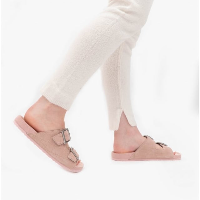 Barbour Barbour ELLIS Womens Suede Mule Slippers Pink

 Upper Material: Suede

Lining Material: Polyester

Sole Material: Synthetic

Closure/Fastening: Slip-On

Features: Comfort,Breathable

Toe Shape: Round

Shoe Width: Regular

Item Weight: 0.48 KG

Heel Height: Flat (Under 2.5cm)

Slipper Style: Mule

Gift Boxed: No
Product Code: LHF0002PI11