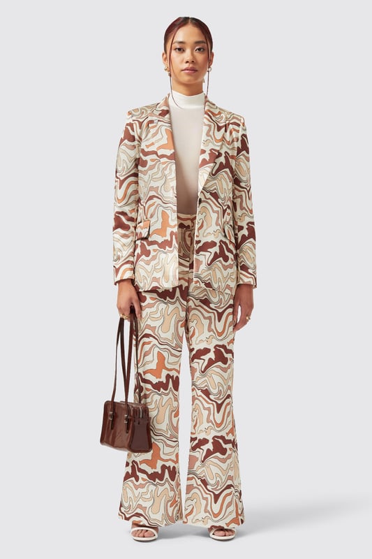 Go for that ultimate 70's vibe in the Calthia. This abstract print in rustic tones can take you through to each and every season. The jacket features a peak lapel, flap pockets and a single button closure. Pair the jacket with the matching Calthia Trousers in Ochre to complete this show-stopping look.
Model is 5'6" (168cm), chest 32" (81cm), waist 27" (69cm) and wearing a size 8.
