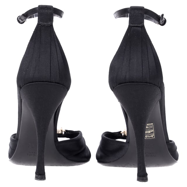 VINTAGE, RRP AS NEW
Elevate your evening ensemble with the Gucci Crystal-Embellished Open-Toe Sandal Heels in luxurious black satin. These stunning heels feature a captivating crystal embellishment that adds a touch of sparkle and glamour, perfect for any special occasion. The open-toe design elegantly showcases your pedicure, while the delicate straps provide a secure fit and enhance the overall allure of the shoe. Crafted from high-quality satin, these sandals not only look fabulous but also offer comfort for all-night wear. Pair them with your favorite cocktail dress or tailored jumpsuit to create a head-turning look that embodies the sophistication of Gucci.

 Gucci Crystal-Embellished Open-Toe Sandal Heels in Black Satin

Condition: Very good
Signs of wear: Minor markings, Lightly used but very well maintained. Minor mark at soles & creasing, light scuffing at the soles and heels.
Packaging: None
Color: Black
Material: Satin | satin
Size: IT38.5/FR39.5/UK5.5/US8.5
Measurements: Heel height: 11; Insole length: 25,5
SKU: NAPPUITSH397907W
