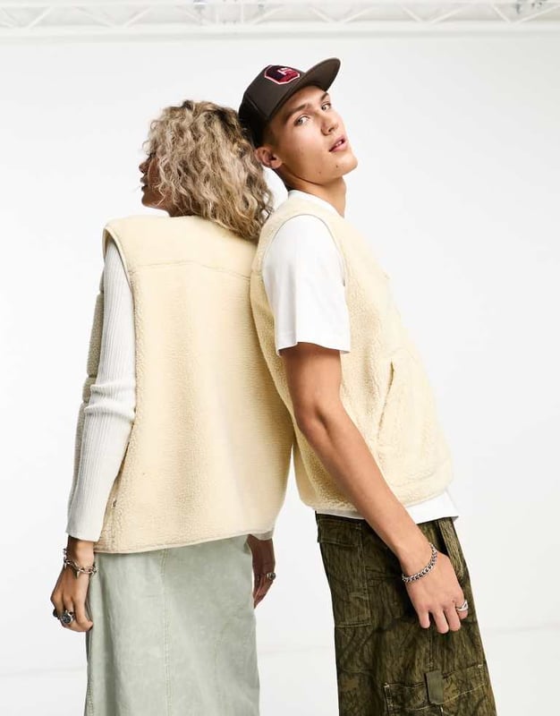 Tops by Dickies Add-to-bag material V-neck Zip fastening Logo patch to chest Functional pockets Regular fit Unisex styleSold By: Asos