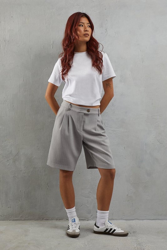 Elevate your summer wardrobe with our Premium Pinstripe Tailored Shorts. Perfect for both casual and formal occasions, these shorts are versatile and stylish, offering a classic look with a modern twist. Ideal for pairing with a variety of tops, these shorts are a must-have addition to any wardrobe.