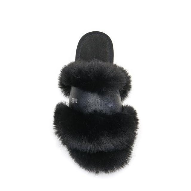 Luxe faux fur/black leather upper
Leather lining
Rubber sole