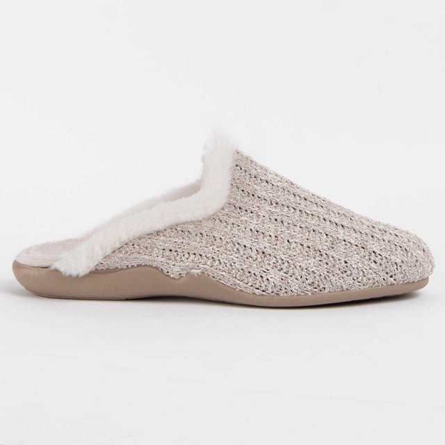 Hecho en España. Zapatilla de casa para mujer. Calce cómodo. Fabricada en materiales veganos. Fabricado por otras marcas para nuestra marca.