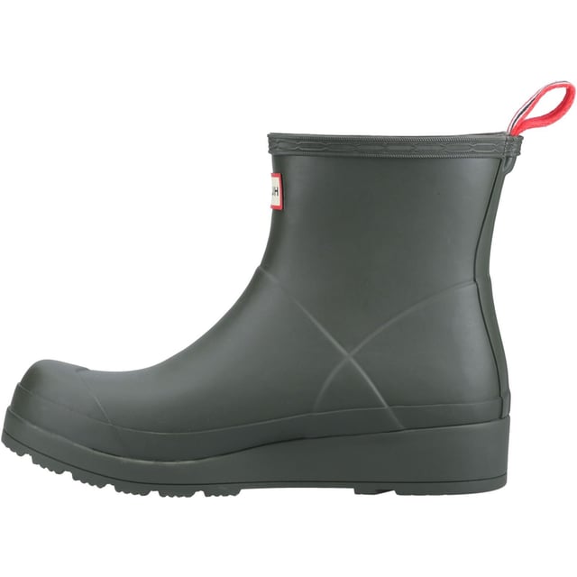 Indem das ikonische Design des Originalstiefels vereinfacht wird, bietet der Play-Stiefel eine dynamische Silhouette mit einer flacheren Plateausohle für maximalen Komfort und Vielseitigkeit. Hergestellt aus hochwertigem Naturkautschuk, ist dieser Gummistiefel zu 100% wasserdicht.