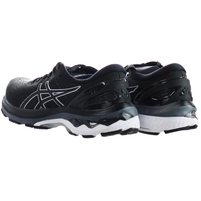 Disfrute de una excelente comodidad y apoyo avanzado con la zapatilla Gel-Kayano ™ 27. La parte superior de malla rediseñada ayuda a mantener los pies frescos, mientras que la suela es más flexible para ayudar a promover un rollo más natural a través del ciclo de la marcha. Este proceso comienza en el talón con ritmos flexibles adicionales que aislan el impacto inicial para forzar una sensación más suave y suave en el paso de pies.

A la mitad de la estancia, el pie debe dejar de pronunciar y volver a superar para un toe-apago eficiente. Este zapato también incorpora tecnología Dynamic Duomax ™ para ayudar a apoyar el pie y aumentar la estabilidad de los corredores cuyos pies ruedan demasiado hacia adentro (sobrepronato).

La entresuela integra la tecnología Space Trusstic ™, que proporciona estabilidad y reduce el peso general para ayudar a promover una transición más suave de un paso a punta a otro. Esta estabilidad adicional se complementa con ritmos Flex más profundos de antepié que crean un rollo más suave a través de los pies, lo que permite que el zapato se mueva más naturalmente con el pie.

Por último, una gran sección de materiales reflectantes en la cuenta retirada ayuda a mantener a los corredores visibles cuando se ejecutan en condiciones de poca luz. El modelo Gel-Kayano ™ 27 es una excelente opción para corredores competitivos y no competitivos que buscan un entrenador cotidiano que combine la comodidad con el apoyo.