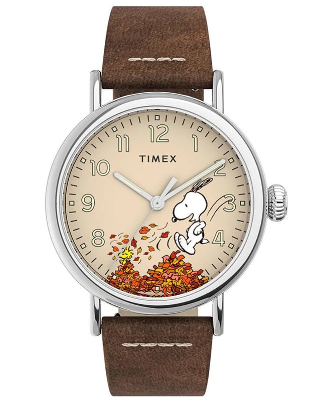This Timex Standard X Peanuts Fall Analogue Watch for Unisex is the perfect timepiece to wear or to gift. It's Silver 40 mm Round case combined with the comfortable Brown Leather watch band will ensure you enjoy this stunning timepiece without any compromise. Operated by a high quality Quartz movement and water resistant to 5 bars, your watch will keep ticking. This fashionable and classic watch matches any outfit at any occasion,it adds style to your life -The Analogue watch has a function: Luminous Hands High quality 20 cm length and 19 mm width Brown Leather strap with a Buckle Case diameter: 40 mm,case thickness: 9 mm, case colour: Silver and dial colour: Beige