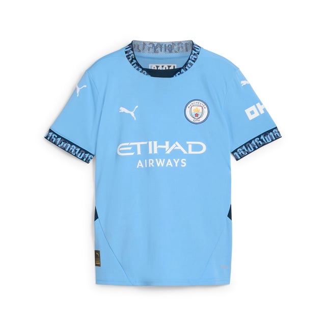 PRODUCT STORY: 0161 is more than an area code. You'll see it written on lampposts, printed on t-shirts, and tattooed on people. It's an accent, a swagger, a sense of what being Mancunian is all about even if you aren't Mancunian. This season, we thread 0161 through the trims of the 24/25 Home Kit and invite the world to wear it. From East Manchester to Istanbul, Northern Quarter to Norway, Moss Side to the other side of the world. If it's Sky Blue, it's 0161. That's Manchester Calling. FEATURES & BENEFITS: dryCELL: Performance technology designed to wick moisture from the body and keep you free of sweat during exercise. DETAILS: Regular fit; 170 gsm, Jacquard; Crew neck; Short sleeves; Official team branding; PUMA Youth: Recommended for older kids between 8 and 16 years.