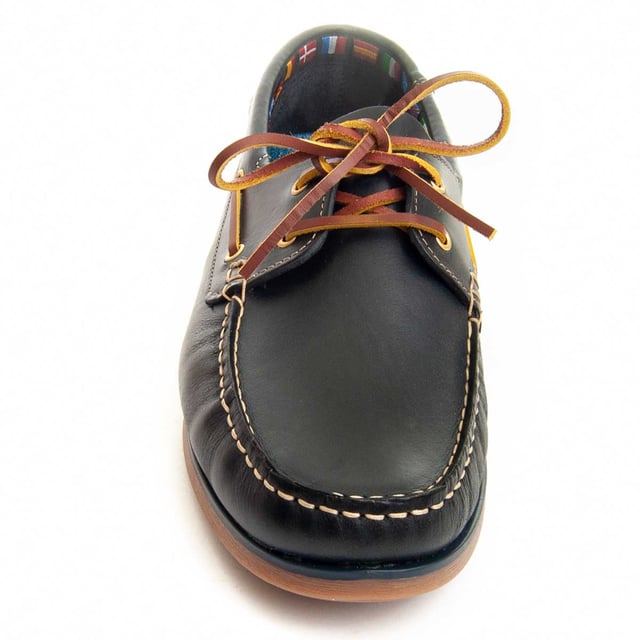 Made in Spain. Purapiel guarantee, 10 years warranty. Men's casual boat shoes. Made in 100% natural leather. Top quality materials. Handcrafted stitching. Non-slip rubber sole. Padded insole. Manufactured by other brands for our brand.