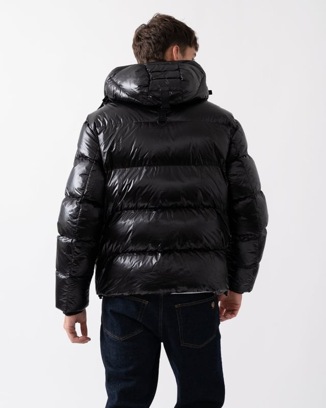 Shell: 100% NylonLining: 100% PolyesterDown: 90% Duck Down | 10% Waterfowl Feathers