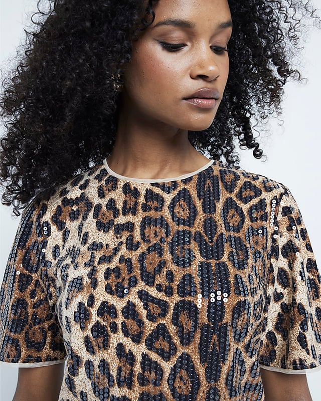 Sequin fabric, Leopard print, Crew neckline, Short sleeves