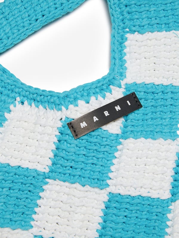 Marni's exploration of colour and aesthetic possibilities are amplified in this girls handbag. Crafted in a Diamond Crochet design with a  single handle and applied Marni Institutional logo. With a two-colour diamond pattern, it is an innovative piece both stylish and divine.  ‚ 15 x 25 x 25cm‚ Handle Light: 7cm‚ 100% Acrylic