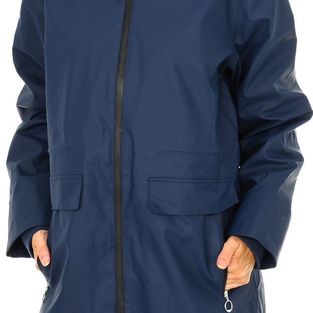 Chaqueta mujer Hydrotech Mac Superdry Chaqueta Hydrotech Superdry.
Color Azul marino
Capucha fija con cordón ajustable.
Cierre de cremallera en el frontal.
Cordón ajustable en el interior.
Dos bolsillos con cierre de cremallera en los laterales.
Puños acanalados.
Botones en parte lateral inferior.
Tejido impermeable.
Forro interior.
Costuras vistas a tono.
Composición:
100% Algodón.
Instrucciones de lavado:
- Lavar máximo a 30ºC.
-No planchar.
- No permite usar secadora.
- No usar lejía.
- No admite el lavado en seco.