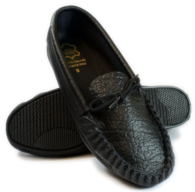 These English Moccasins Slippers are made in Northamptonshire and available in  Black or tan leather and Tan Suede.  These comfortable yet hardwearing soft leather slippers are ideal for lazing around the house in a traditional moccasin style. Stitch work to the upper finishes off the classic look.
