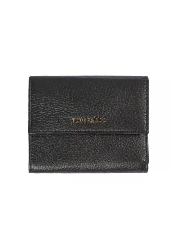 Cartera de mujer en piel repujada.
  Cierre con boton de presion para mayor seguridad.
  Amplio espacio para billetes y tarjeteros.
  Dimensiones compactas de 12x10x22.
  Eleva tu estilo diario.