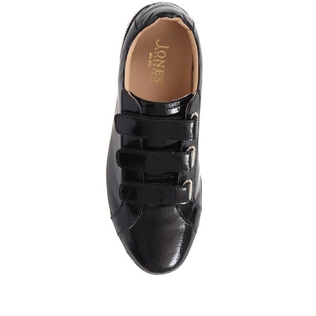 Flavia brings glossy finesse to the trainer game, pairing patent leather with everyday wearability. Elevate your stride; these are more than just trainers, they're a statement.