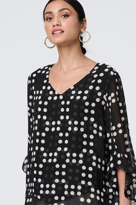 Get all of the style with none of the effort thanks to this blouse. It has a v-neck and 3/4 flared sleeves that will look timeless and elegant, whether you're wearing it for work or leisure. Plus, it has a semi sheer mesh layer and a modern curve hem for a unique finishing touch. Wear with smart trousers, a skirt or even jeans for a chic look.