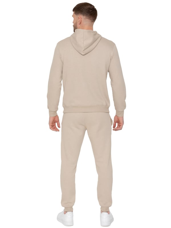 Refresca tu guardarropa casual con el Conjunto Enzo Pullover para Hombre. Este elegante conjunto combina una sudadera de mezcla suave de algodón y poliéster con puños acanalados, capucha con cordón y bolsillos canguro para mayor comodidad. El logo bordado de Enzo añade un toque de moda. Combinado con joggers de corte ajustado que cuentan con cintura elástica, logo bordado y forro de felpa, este conjunto ofrece tanto confort como estilo, perfecto para el uso diario