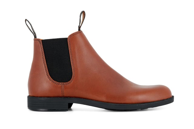Modern with traditional undertones the #1902 explores new levels of sophistication while delivering the comfort that Blundstone is renowned for. With a contoured, lightweight fit these boots are designed to deliver aesthetics and performance. The TPU outsoles are durable and flexible, while the XRD® Technology inserts in the heel and forepart of the footbed deliver support and protection every step of the way.