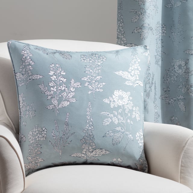 Stunningly detailed and intricately woven, the elegant Sophia cushion is adorned with a clean-lined botanical pattern, embroidered on soft jacquard fabric. Complete with piped edging, this reversible cushion is available in a range of evergreen tones which will add a fresh, sophisticated look to your home.