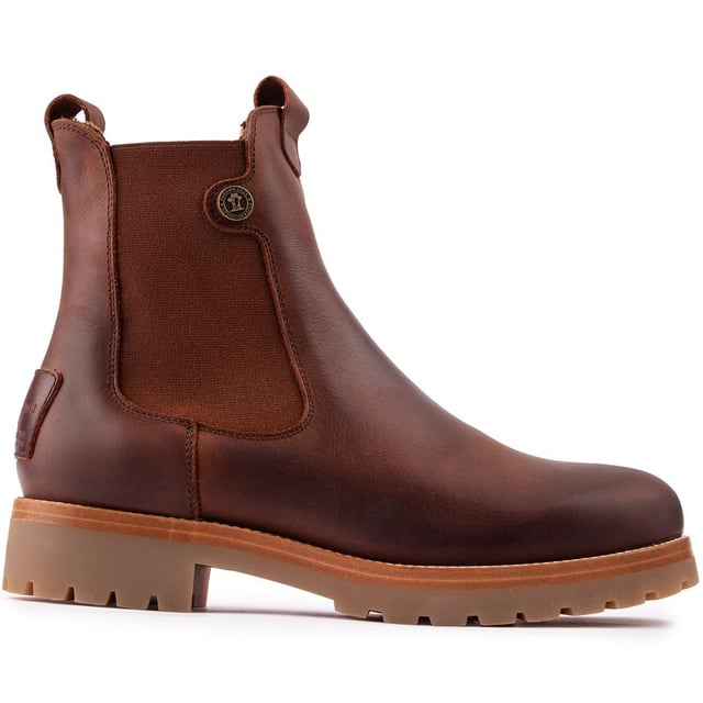 Treten Sie stilvoll aus und seien Sie bereit für die wechselnde Jahreszeit mit Nachhaltigkeit im Sinn, mit diesen Francesca Igloo Boots von Panama Jack. Diese lässige Chelsea Boot kommt in wasserdichtem Leder und ist warm gefüttert für zusätzlichen Komfort und gemütlich. Die dicke, robuste Sohle und der markengeschützte Metallknopf vervollständigen diese vielseitige Klammer.