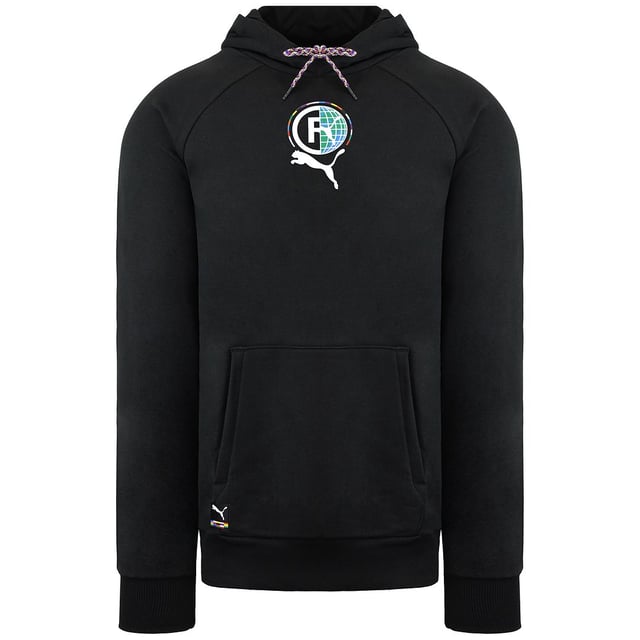 Puma International Graphic Sudadera con capucha negra para hombre Adéntrate en el mundo del estilo urbano y la comodidad con la sudadera con capucha Puma International Graphic Black para hombre. Esta sudadera con capucha es más que una prenda; es una declaración de diseño vanguardista combinada con el rendimiento y la calidad que definen a Puma. Profundicemos en las características clave que hacen de esta sudadera una prenda imprescindible en tu armario.
Características principales:
Diseño gráfico internacional: La sudadera con capucha Puma International Graphic cuenta con un diseño distintivo que refleja el espíritu global de la marca Puma. Los elementos gráficos han sido cuidadosamente seleccionados para añadir un toque urbano a tu look. Este diseño que llama la atención te distingue, haciendo una declaración audaz dondequiera que vayas.
Cómoda mezcla de tejidos: confeccionada con una mezcla de tejidos de alta calidad, esta sudadera con capucha prioriza la comodidad sin renunciar al estilo. El material es suave en contacto con la piel, proporcionando una sensación acogedora que la hace adecuada para llevarla todo el año. La mezcla de tejidos también ofrece transpirabilidad, asegurando que te mantengas cómodo durante diversas actividades.
Puños y dobladillo acanalados: Los puños y el dobladillo acanalados contribuyen a la comodidad y el ajuste generales de la sudadera. Estos elementos proporcionan un sellado seguro pero flexible, evitando las corrientes de aire y garantizando que la sudadera con capucha se mantenga en su sitio durante el movimiento. Los detalles acanalados también añaden una sutil textura que realza el atractivo visual de la sudadera.
Bolsillo canguro: El bolsillo canguro de la parte delantera no sólo aporta un aire desenfadado y relajado, sino que también cumple una función funcional. Ofrece un espacio práctico para mantener las manos calientes o guardar pequeños objetos cuando estás fuera de casa. El diseño del bolsillo realza la practicidad general de la sudadera.
En conclusión, la sudadera con capucha Puma International Graphic Black para hombre encierra la esencia del estilo urbano contemporáneo con un toque global. Mejora tu vestuario con una sudadera con capucha que combina a la perfección comodidad, diseño y el legado icónico de Puma.