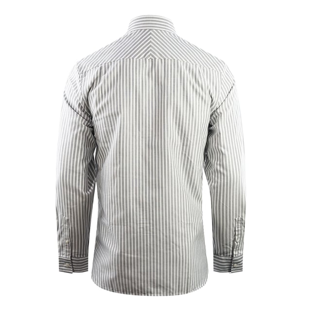 Camisa Oxford informal de rayas de carbono oscuro de Fred Perry. Manténgase elegante con esta elegante camisa de manga larga de Fred Perry. Diseñada con un ajuste ultramoderno, esta camisa informal presenta el icónico logotipo de Fred Perry para una apariencia atemporal. Viste tu guardarropa con esta pieza esencial de estilo de diseñador. 100 % algodón, logotipo de la marca en el pecho izquierdo, camisa azul Fred Perry. Cierre de botón, bolsillo en el pecho izquierdo. Camisa Oxford de corte regular. Estilo: M1661 395