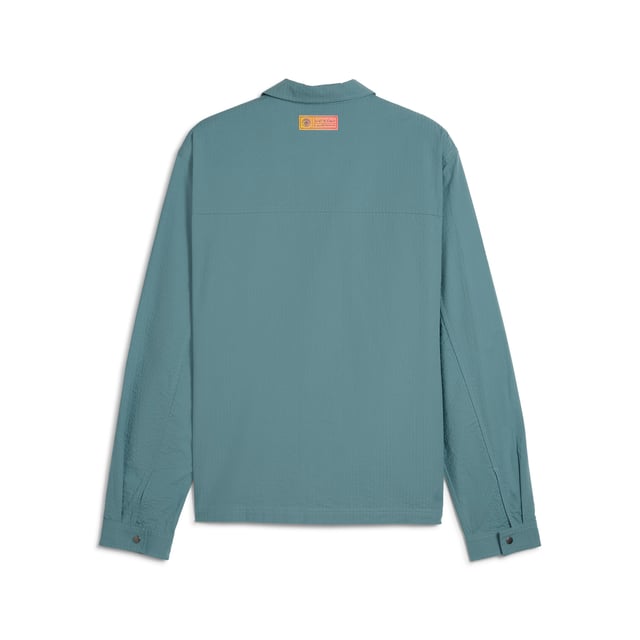 PRODUCT STORY: Marking 30 years of Definitely Maybe, its Definitely City. Co-designed by Noel Gallagher, a lifelong Man City fan, this relaxed fit overshirt pays homage to an album that defined an era. FEATURES & BENEFITS: Made with at least 20% recycled cotton. DETAILS: Relaxed fit; 165gsm, seersucker; Collar; Button placket; Long sleeves; Official team branding details. Our model is 186 cm tall and is wearing size M UK.