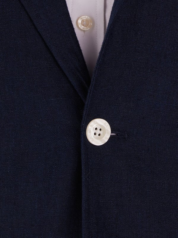 A classic linen blazer to keep you cool when the weather is hot. Brimming with details, including contrasting cuff buttons, complimenting linings and detachable Raging Bull pin badge.  A firm favourite for those smart summer days.