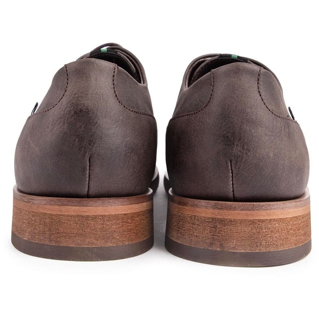 Tanto éticos como elegantes, los cordones Vegan Ginger para hombre de la marca de culto V.GAN serán una elección consciente de la moda esta temporada. El rico color canela con cordones se produce en una fábrica certificada como vegana y aprobada por PETA.