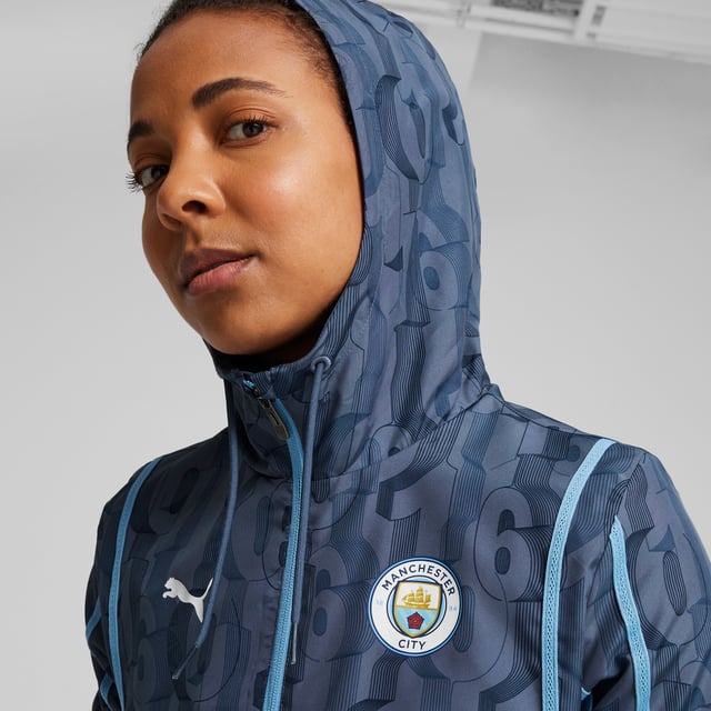 PUMA Womens Manchester City Pre-match Woven Jacket PRODUCT STORY: Train like the champions in this official Manchester City Pre-match Woven Jacket. With a regular-fit, full-zip closure, zipped pockets and our sweat-wicking dryCELL tech, it's tailored for optimal pre-match focus. It features Manchester City details, so you can represent the team with pride. FEATURES & BENEFITS: dryCELL: Performance technology designed to wick moisture from the body and keep you free of sweat during exercise; Made with at least 50% recycled materials. DETAILS: Regular fit; 80 gsm, Plain weave; Long sleeves; Full-zip closure; Zipped pockets; Official team branding. Our model is 174 cm tall and is wearing size S UK.