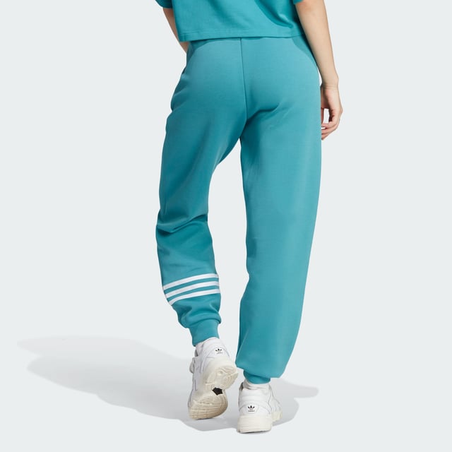 Stay sharp even when the day calls for relaxation. These adidas Adicolor joggers blend a sporty vibe with stylish design to make sure you look good even in your downtime. 3-Stripes around one leg add an unexpected, asymmetrical look to the casual, laid-back piece. Whether you're chilling at home or need to step out of the house, these relaxed-fit pants make sure you always look on point.A minimum of 70% of this product is a blend of recycled and renewable materials.  - This model is 175 cm and wears a size S. Their chest measures 81 cm and the waist 60 cm. - Relaxed fit - Drawcord on elastic waist - 66% cotton, 34% polyester (recycled) - Side zip pockets - Elastic cuffs  Shipped by adidas