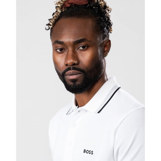 A signature polo shirt by BOSS Menswear, cut to a regular fit. Featuring contrast tipping and a logo at the left chest, this short-sleeved polo shirt is designed in cotton piqué and detailed with further BOSS branding at the undercollar.
Regular fit. Flat-knit collar. Number of buttons: 3. Short sleeves. Flat-knit cuffs. Standard length. 100% Cotton.
50469055
Model is 5"8 and wears size M