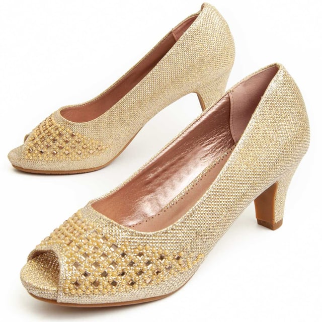 Schoenen met hoge hakken voor dames. Comfortabele pasvorm. Geproduceerd door andere merken voor ons merk. Afmetingen bij benadering: 6 cm hak.