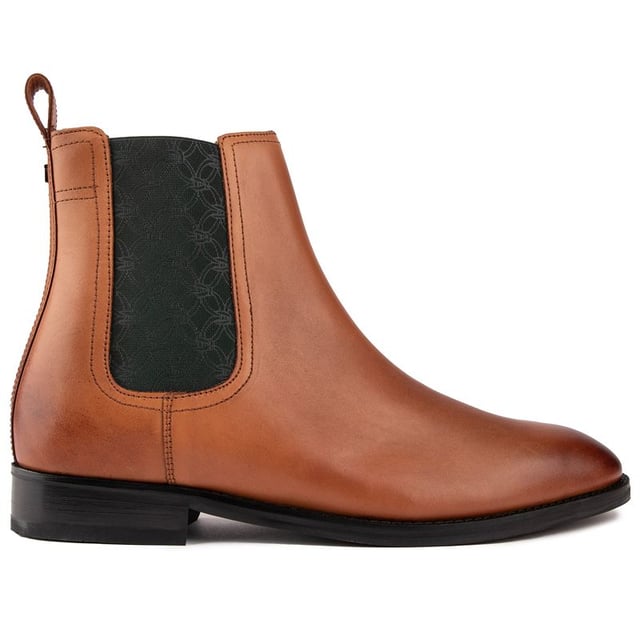 Heren bruine Ted Baker lineus laarzen, vervaardigd met leer en een rubberen zool. Kenmerken: gestikte zool, ted-branding op de hiel, kruisje met patroon en bovenwerk van premium leer.