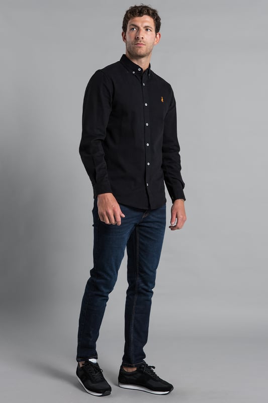 This oxford shirt from Kensington Eastside is perfect for any occasion. Features long sleeves, button-down fastening, button cuffs and Kensington Eastside branding. Made from cotton fabric to ensure high quality and comfort. Machine washable for easy care.