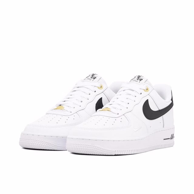 Originally designed as a highly functional basketball shoe, the Nike Air Force 1 40th Anniversary White Black arrives to celebrate the silhouette’s 40th anniversary. Crafted from premium leather, the upper hosts Swoosh branding, gold-tone dubraes and a debossed “40” logo on the ankle. Underfoot cushioning delivers all-day comfort, balanced by breathable perforations on the toe box. Buy and sell the Nike Air Force 1 40th Anniversary White Black with Laced.