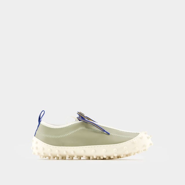 Farbe: KHAKI - MGR MILITARY GREEN. Hauptmaterial: glattes Lammleder. Material Sohle: Gummi. Futtermaterial: Leder. Verschluss: Schnürsenkel auf der Oberseite. Form der Kappe: spitz. Fällt normal aus - Sizing: europäisch.