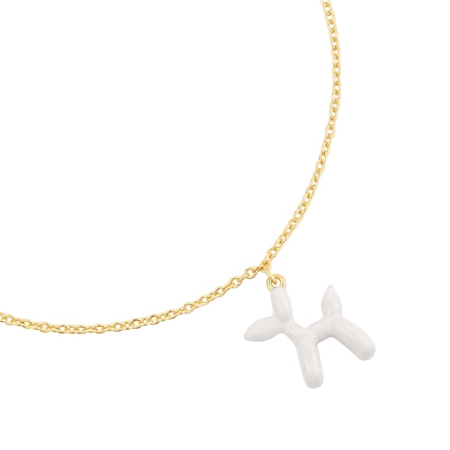 Make a fashion statement with this cheeky bracelet from Glanzstücken München! The piece of jewelry made of 925 sterling silver, yellow gold-plated (14 carat), impresses with its delicate anchor chain and the original balloon dog, which is covered with white enamel. A real eye-catcher that gives your look a playful and modern touch. The practical spring ring clasp ensures safe and easy carrying. Whether in everyday life or at special events, this bracelet is a stylish highlight that perfectly underlines your individual style. This special accessory combines lightness with elegance and makes you shine. A must-have for all fashion-conscious people who enjoy exceptional design!